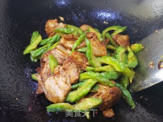 五花肉炒苦瓜的做法步骤：5