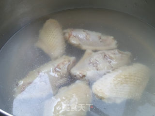 鸡翅中烧粉条的做法步骤：4