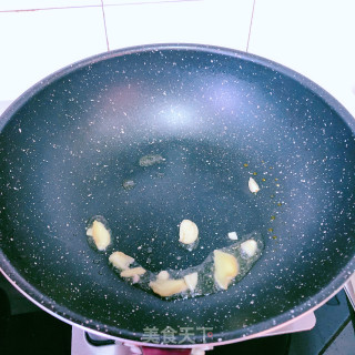墨鱼三丁的做法步骤：3