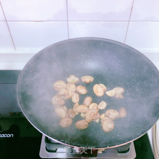 蚝油椰菜蘑菇的做法步骤：3