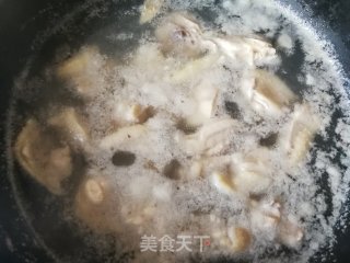 山药冬瓜虫草花鸡腿汤的做法步骤：3