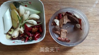 卤烧肘子的做法步骤：2