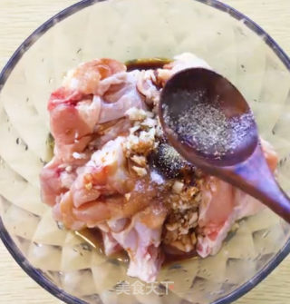 烧汁鸡腿的做法步骤：1