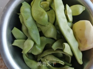 红烧肉烧豆角的做法步骤：1