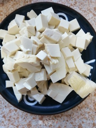 西芹肉丝烧嫩豆腐的做法步骤：1