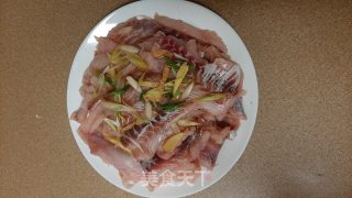 自制美味鱼松的做法步骤：2