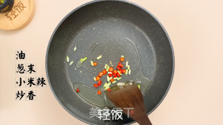 蚝油焖双菇丨这两样素菜放在一起炒一炒，比肉还香的做法步骤：4
