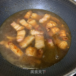 家常五花肉+酱汁炒洋葱的做法步骤：5