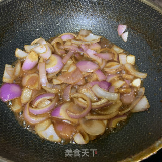 家常五花肉+酱汁炒洋葱的做法步骤：11