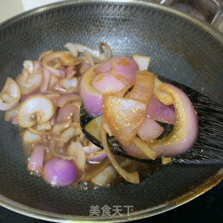 家常五花肉+酱汁炒洋葱的做法步骤：12