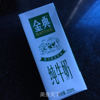 红茶蜂蜜牛奶的做法步骤：1
