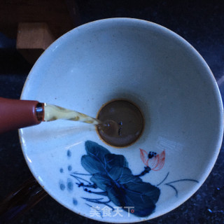 红茶蜂蜜牛奶的做法步骤：4
