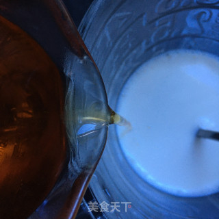 红茶蜂蜜牛奶的做法步骤：7