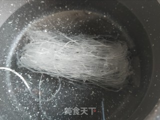 粉丝虾皮冬瓜汤的做法步骤：2
