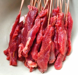 酥炸牛肉小串的做法步骤：1