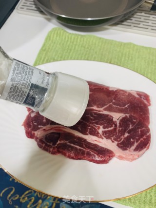 迷迭香橄榄油煎牛排的做法步骤：1