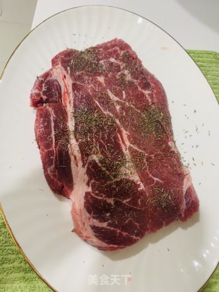 迷迭香橄榄油煎牛排的做法步骤：3
