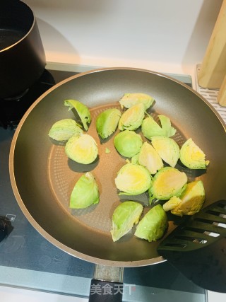迷迭香橄榄油煎牛排的做法步骤：4