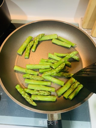 迷迭香橄榄油煎牛排的做法步骤：7