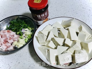 肉酱焖豆腐的做法步骤：2