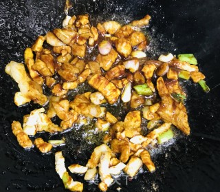 肉酱焖豆腐的做法步骤：5