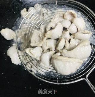 酸菜炒鸡肚的做法步骤：3