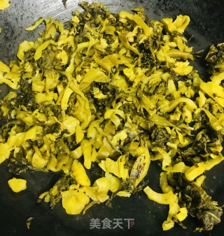 酸菜炒鸡肚的做法步骤：5