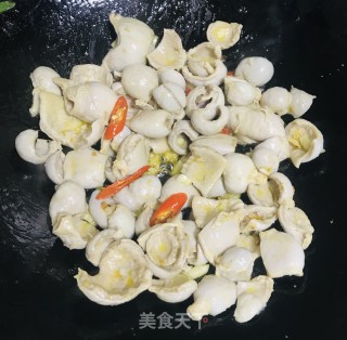 酸菜炒鸡肚的做法步骤：7
