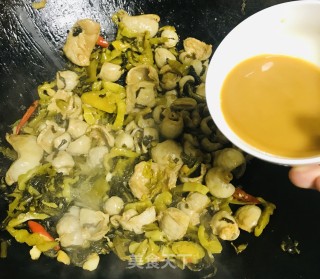 酸菜炒鸡肚的做法步骤：11