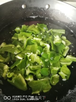 即食即拌的佐餐油咸菜的做法步骤：2