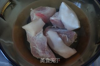 妈妈的味道——酒酿炖蹄髈的做法步骤：2