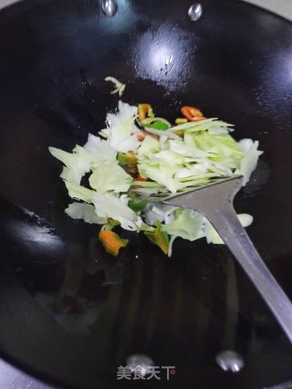 五花肉炒圆白菜的做法步骤：8