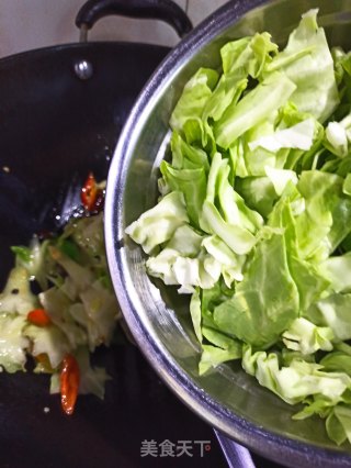 五花肉炒圆白菜的做法步骤：9