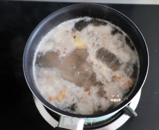 红枣枸杞炖排骨汤????清炖排骨❗️清淡好喝不上火的做法步骤：3