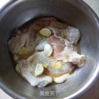五香炸鸡块的做法步骤：2