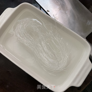 粉丝蒸鱿鱼的做法步骤：1