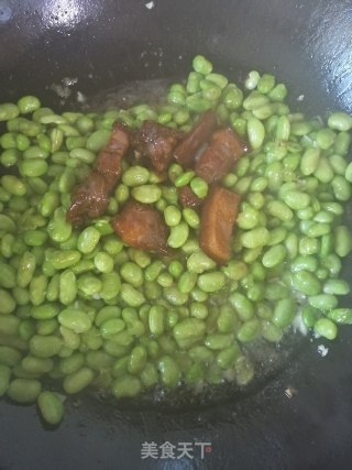 毛豆烧红烧肉的做法步骤：3