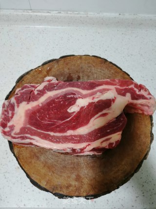 黄焖牛肉的做法步骤：1