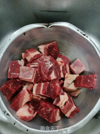 黄焖牛肉的做法步骤：2