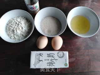 简单蛋糕的做法步骤：1