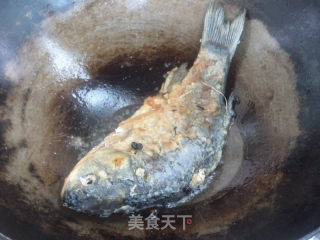 南瓜鲫鱼汤的做法步骤：1