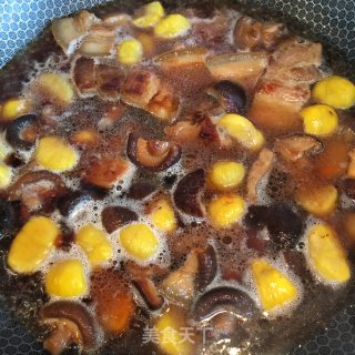 香菇板栗烧五花肉的做法步骤：7