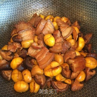 香菇板栗烧五花肉的做法步骤：9