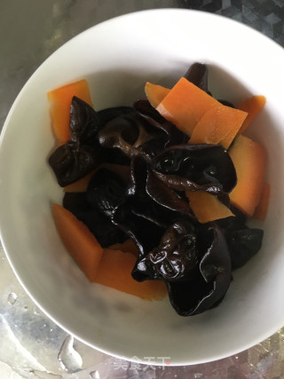 炒乌鱼片的做法步骤：3