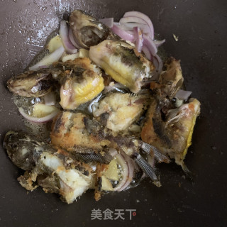 红烧黄骨鱼的做法步骤：7