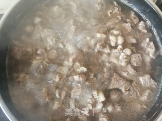 胡萝卜土豆炖牛肋条的做法步骤：3