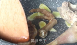 人参鸡汤的做法步骤：1