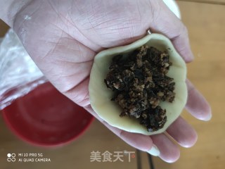 梅干菜烧肉烧饼的做法步骤：5