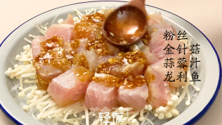 蒜蓉粉丝蒸龙利鱼丨鱼肉鲜嫩粉丝爽滑。的做法步骤：5