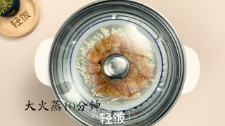 蒜蓉粉丝蒸龙利鱼丨鱼肉鲜嫩粉丝爽滑。的做法步骤：6